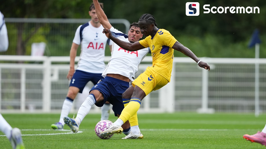 손흥민, 주장 완장 달고 프리시즌 첫 선발… 3부리그 위컴과 2-2 무승부